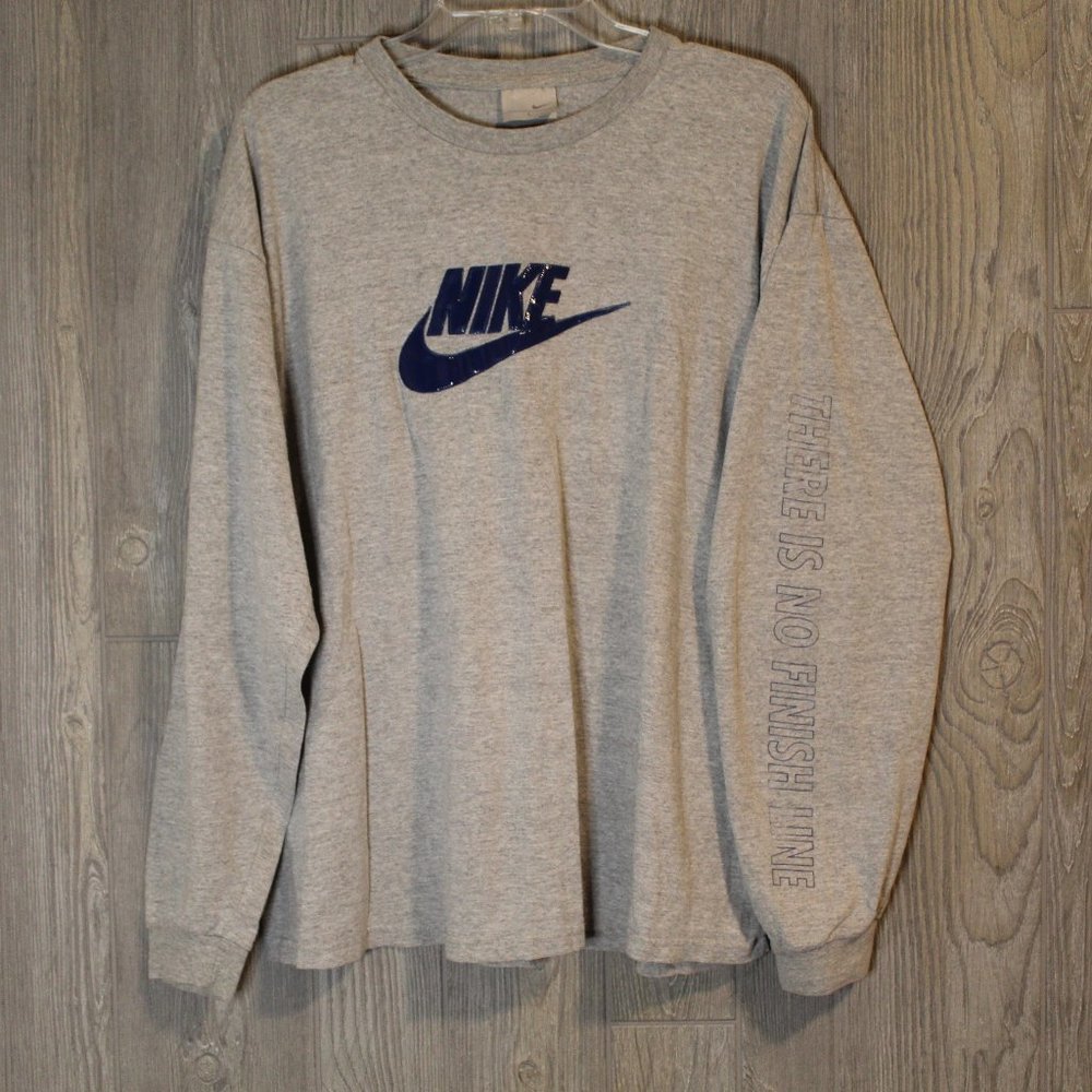 Vintage Y2K NIKE LS Grey T-Shirt "There Is No Finish Line" Size L. Silver Label
